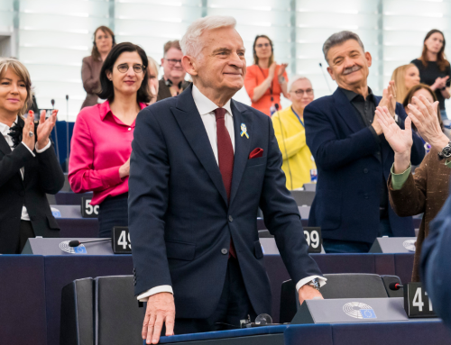 Jerzy Buzek pożegnany w Parlamencie Europejskim. Dostał owacje na stojąco.