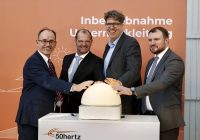 Pressing the start button together for the Uckermark line between the Pasewalk substation in Mecklenburg-Western Pomerania and Neuenhagen in Brandenburg. From left to right: Dr Wolfgang Blank, Minister for Economic Affairs, Infrastructure, Tourism and Labour of Mecklenburg-Western Pomerania, Stefan Kapferer, CEO 50Hertz, Michael Kellner, Parliamentary State Secretary to the Federal Minister for Economic Affairs and Climate Protection and Daniel Keller, Minister for Economic Affairs, Labour, Energy and Climate Protection of the State of Brandenburg. Photo: Vogel/50Hertz