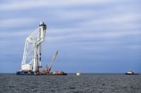Pierwszy fundament farmy Baltic Power zainstalowany przez dźwig pływający Svanen
