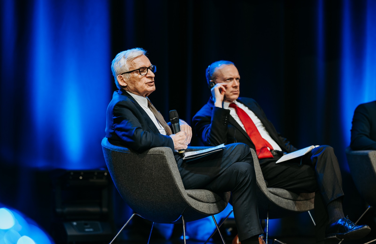 Jerzy Buzek oraz Giles Dickson (CEO WindEurope) podczas jednego z paneli