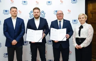 Na zdjęciu od lewej: Dariusz Lociński, wiceprezes zarządu PGE Baltica, Bartosz Fedurek, prezes zarządu PGE Baltica, prof. Krzysztof Wilde, rektor PG, prof. Justyna Kucińska-Lipka, prorektor ds. rozwoju. Fot. Bartosz Bańka/PG