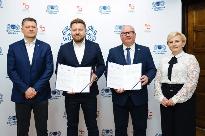 Na zdjęciu od lewej: Dariusz Lociński, wiceprezes zarządu PGE Baltica, Bartosz Fedurek, prezes zarządu PGE Baltica, prof. Krzysztof Wilde, rektor PG, prof. Justyna Kucińska-Lipka, prorektor ds. rozwoju. Fot. Bartosz Bańka/PG