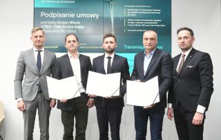 Uroczyste podpisanie umowy między Ocean Winds, P&Q i Tele-Fonika Kable, od lewej: Kacper Kostrzewa, Pete Geddes, Radosław Juchimowicz, Piotr Mirek, Piotr Sokołowski, foto: PAP Media Room