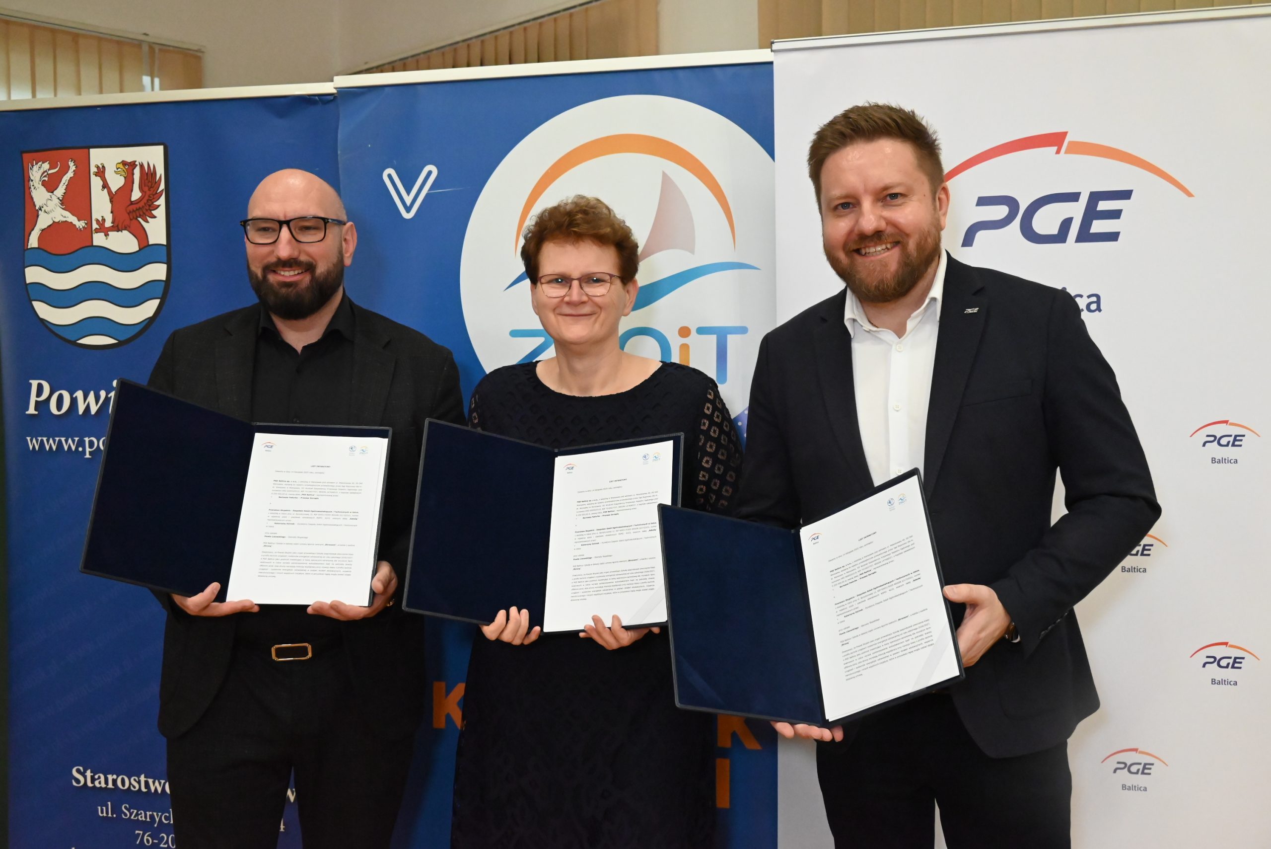 From left: Paweł Lisowski, Słupsk County Administrator; Bartosz Fedurek, President of the Management Board of PGE Baltica; Katarzyna Ozimek, Director of ZSOiT in Ustka, with the signed letter of intent.; Source: PGE