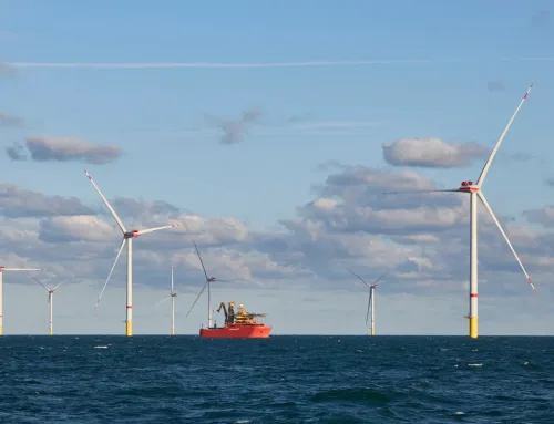 EnBW He Dreiht: Pierwsza turbina wiatrowa w największej dotychczas farmie wiatrowej w Niemczech wytwarza energię elektryczną