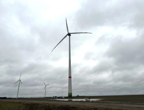 Pięć lat od pozwolenia do pierwszej energii: Energiequelle uruchamia turbinę 4,2 MW w Krummensee